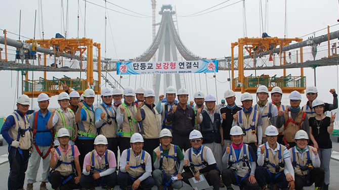 Dandeung Bridge Suspension Installation